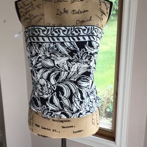 White House black market sleeveless shirt.